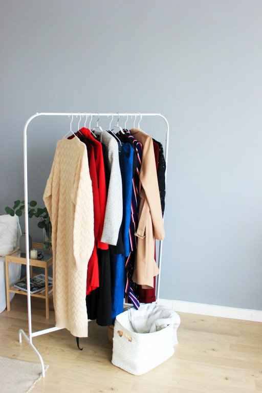 The Comprehensive Guide to Embracing Minimalist Clothing for a Sustainable and Stylish Wardrobe